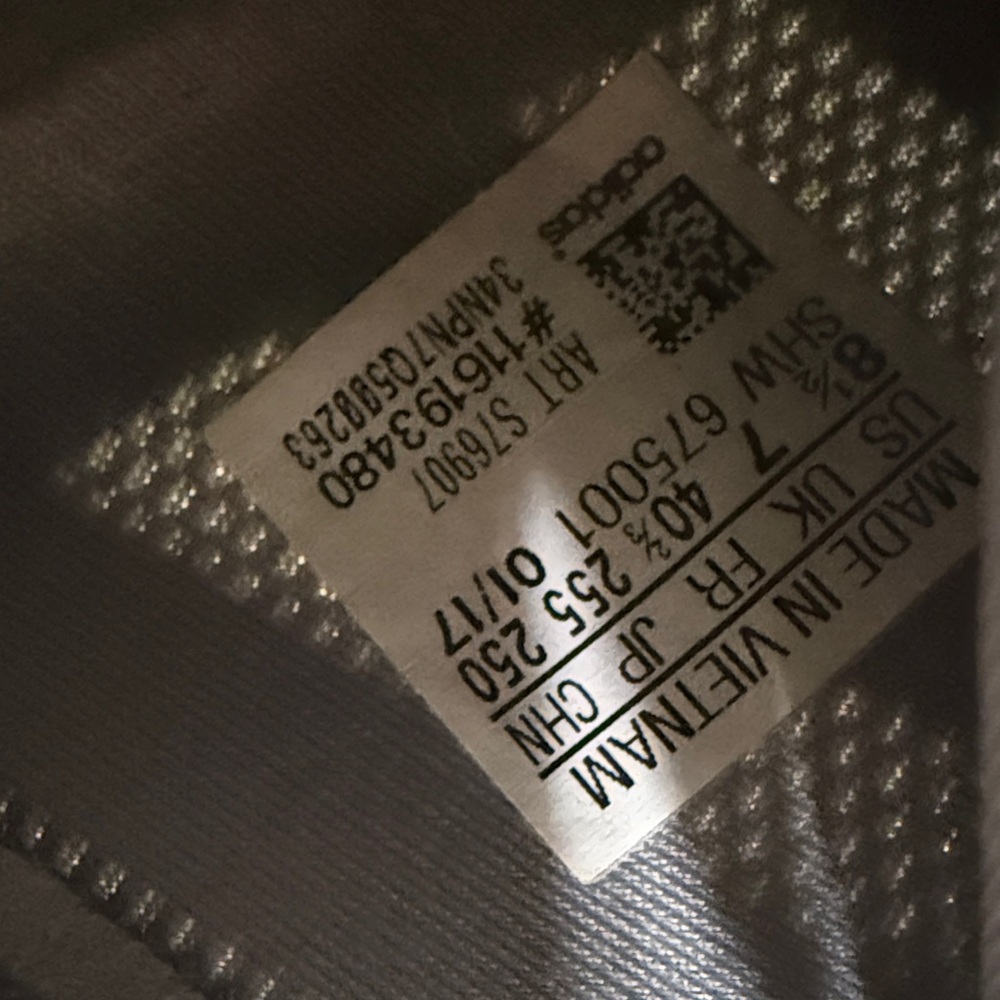 Adidas women’s NMD R1 - Picture 6 of 6